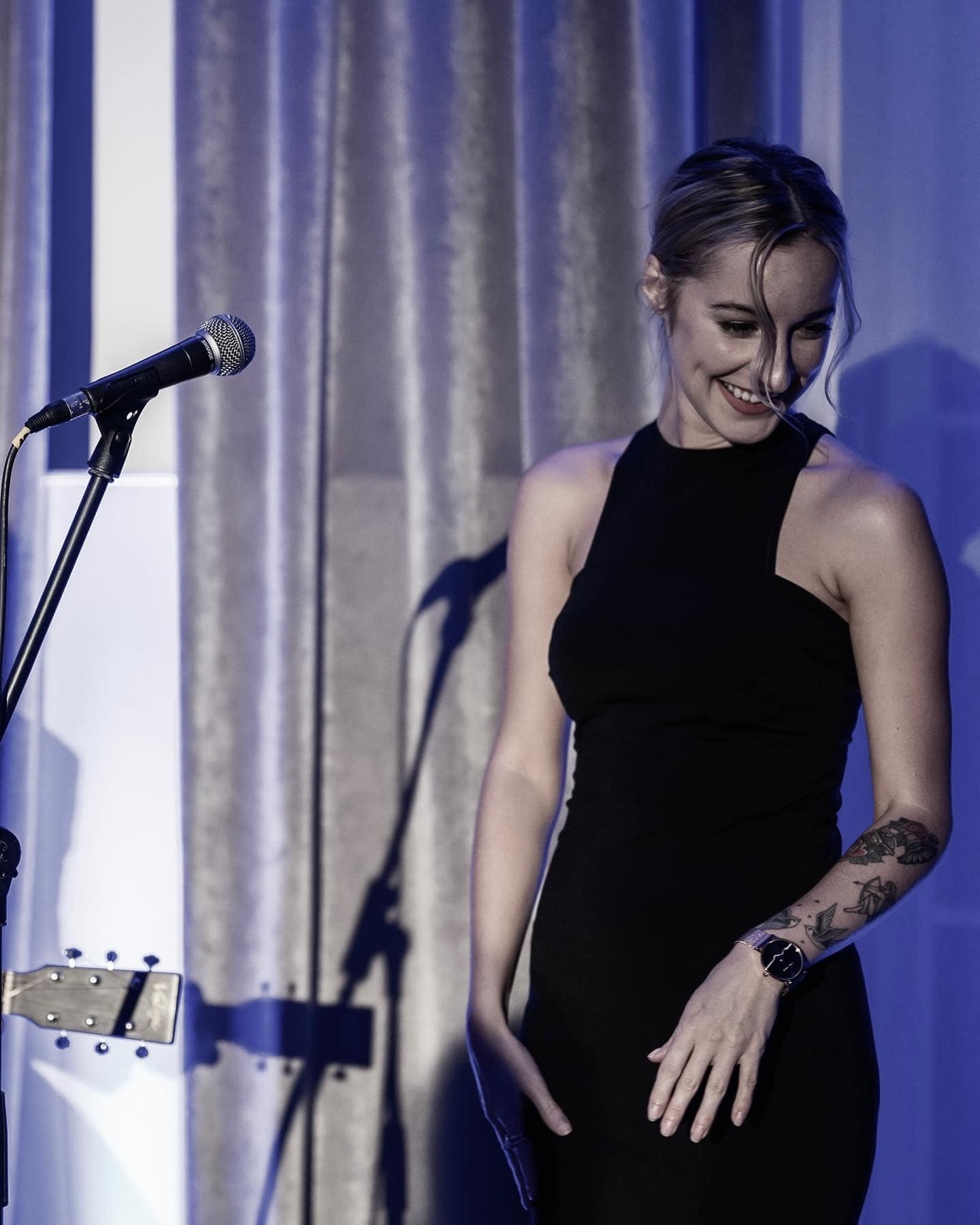 Lenka Piešová v čiernych elegantných šatách