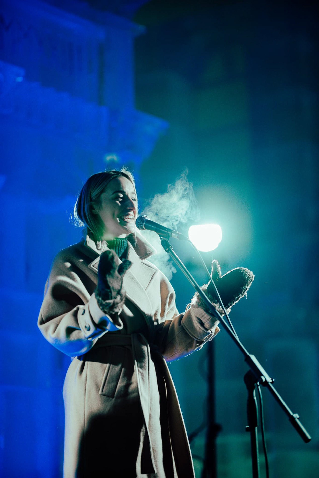 Lenka Piešová spieva vonku v mraze v Tatrách