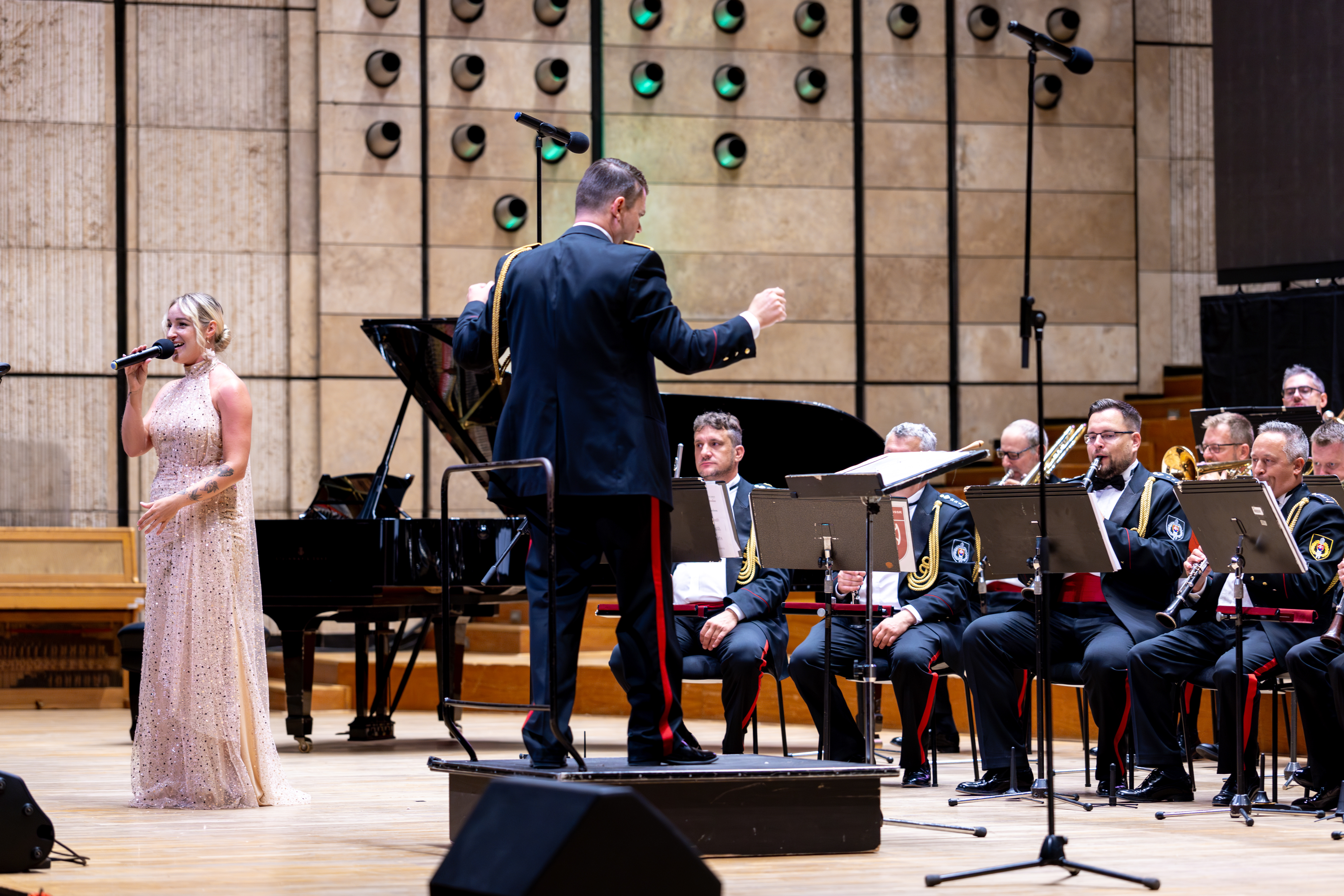 Lenka Piešová spieva na koncerte Očami srdca 2026